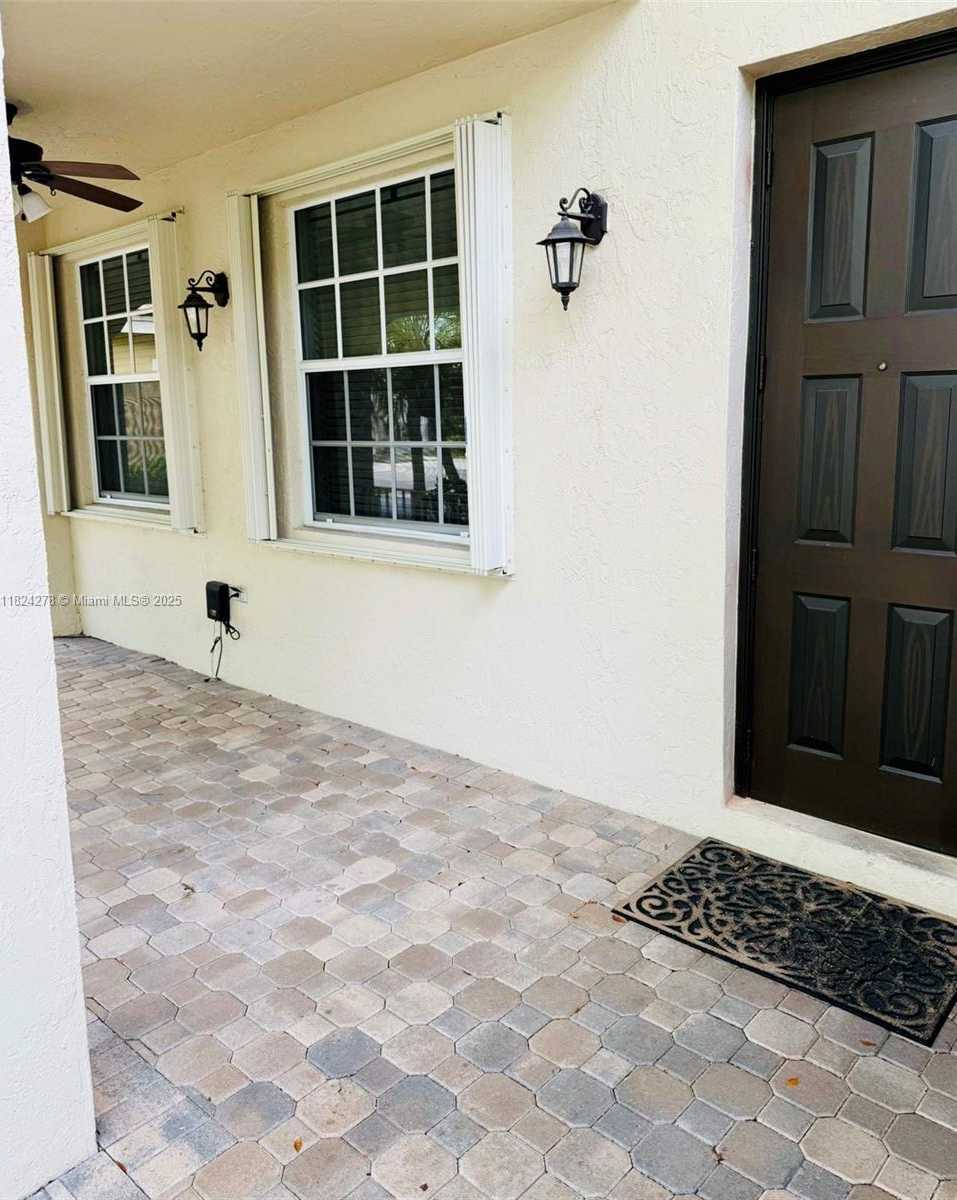 Small Image of 1325 CHENILLE CIR, Weston Number 4