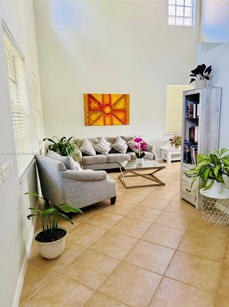 Small Image of 1325 CHENILLE CIR, Weston Number 5