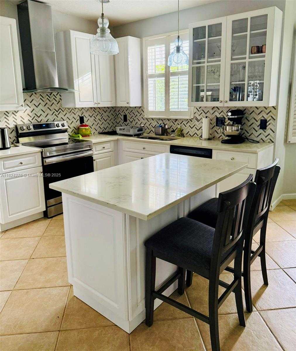 Small Image of 1325 CHENILLE CIR, Weston Number 7