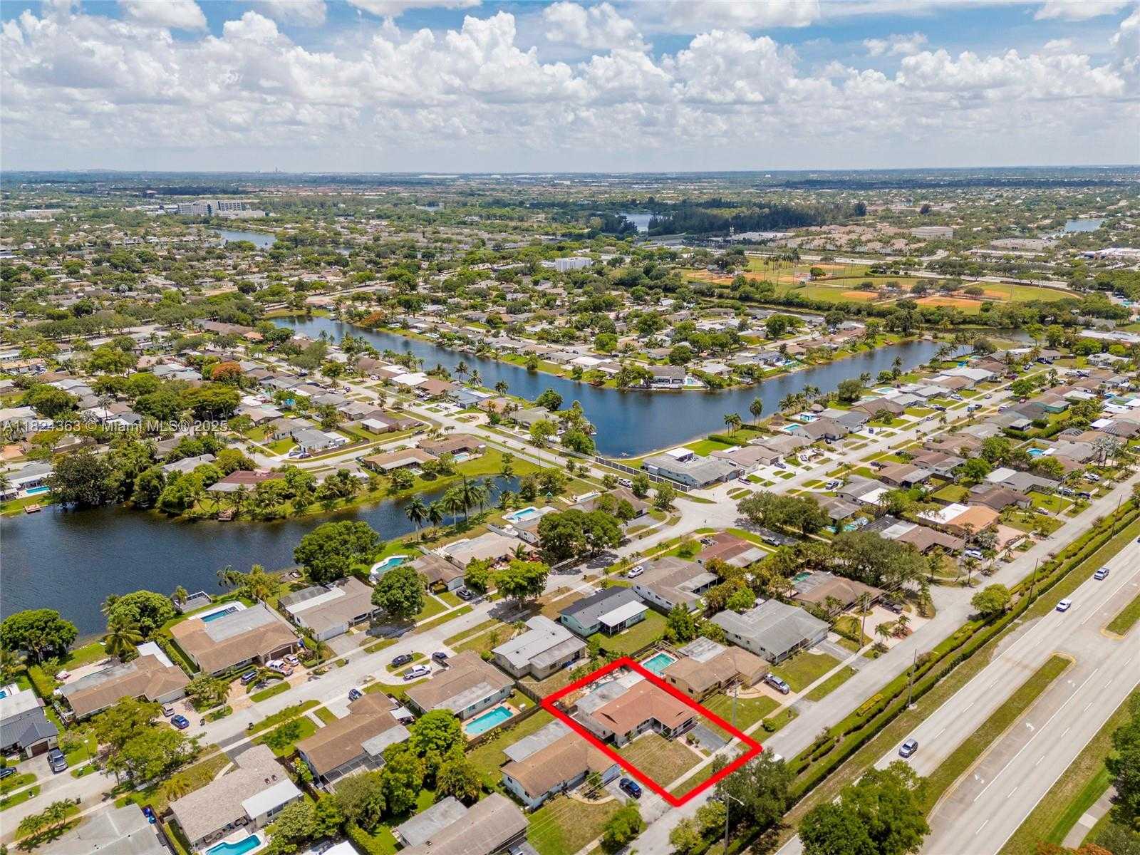 Small Image of 11700 SHERIDAN ST, Pembroke Pines Number 33