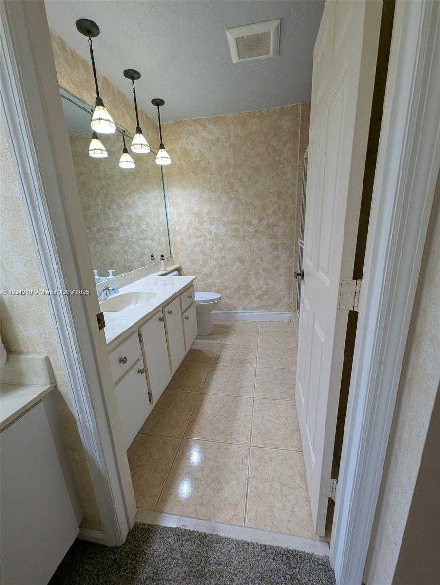 Small Image of 585 SOUTH EAST 25TH LN, Homestead Number 14