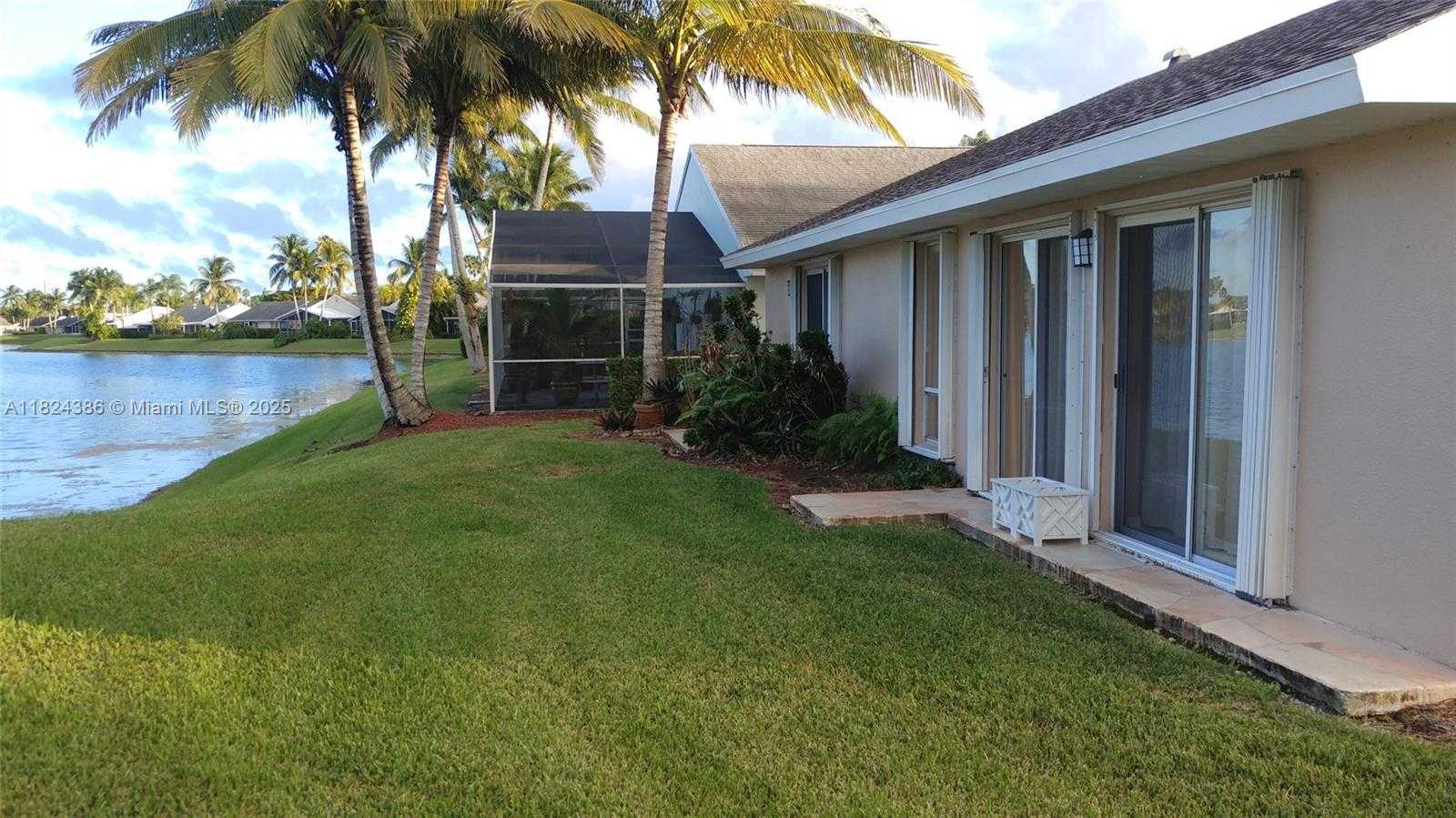 Small Image of 585 SOUTH EAST 25TH LN, Homestead Number 3