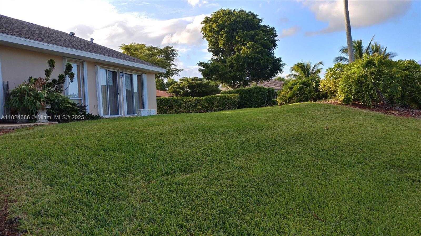 Small Image of 585 SOUTH EAST 25TH LN, Homestead Number 4