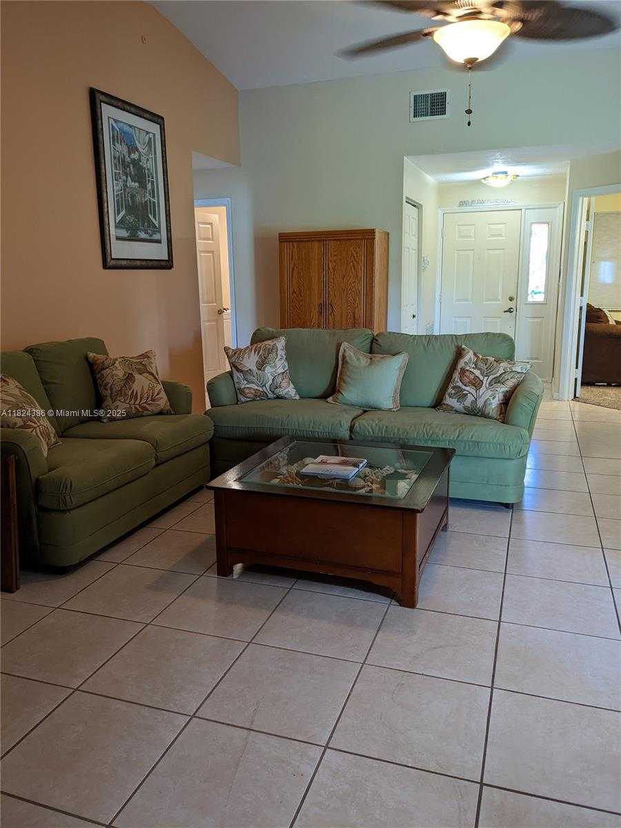 Small Image of 585 SOUTH EAST 25TH LN, Homestead Number 5