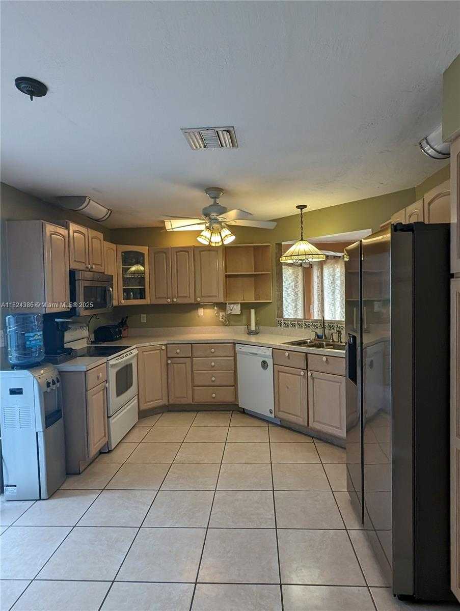 Small Image of 585 SOUTH EAST 25TH LN, Homestead Number 6