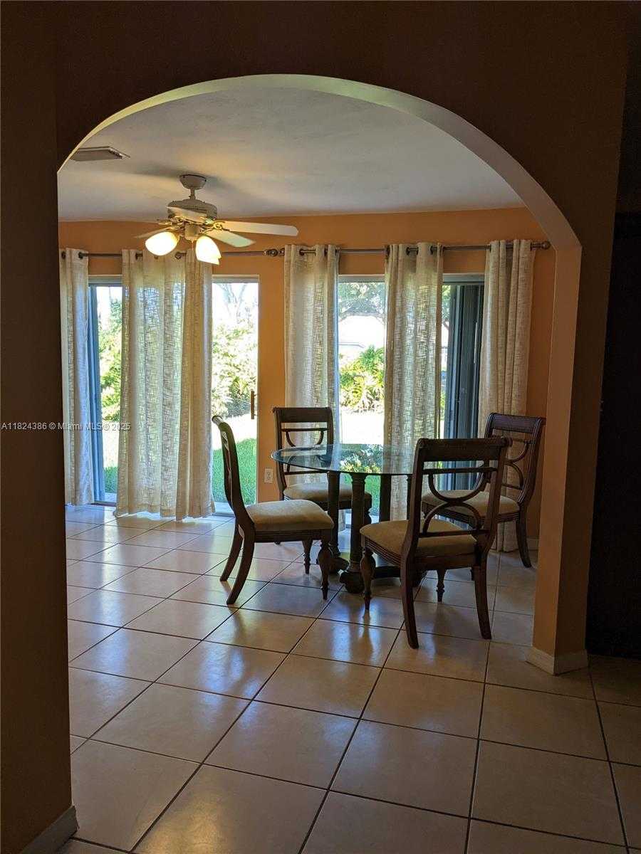 Small Image of 585 SOUTH EAST 25TH LN, Homestead Number 8
