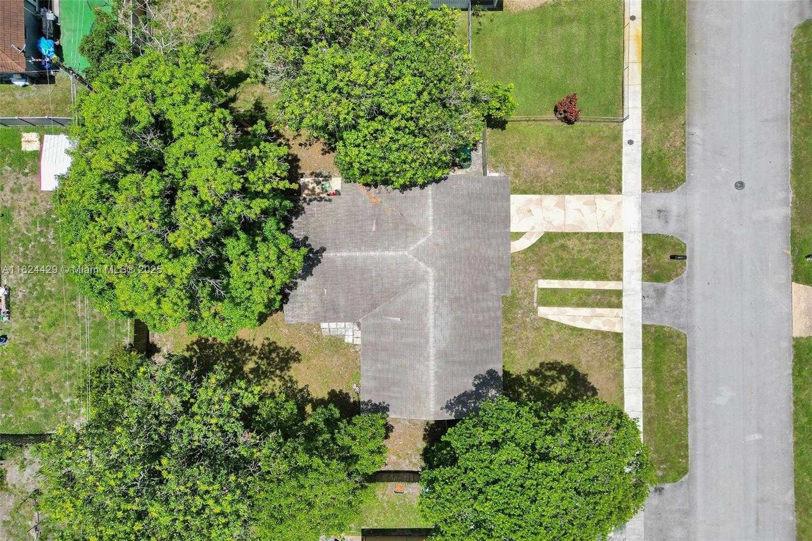 Small Image of 3440 NORTH WEST 4TH CT, Lauderhill Number 31