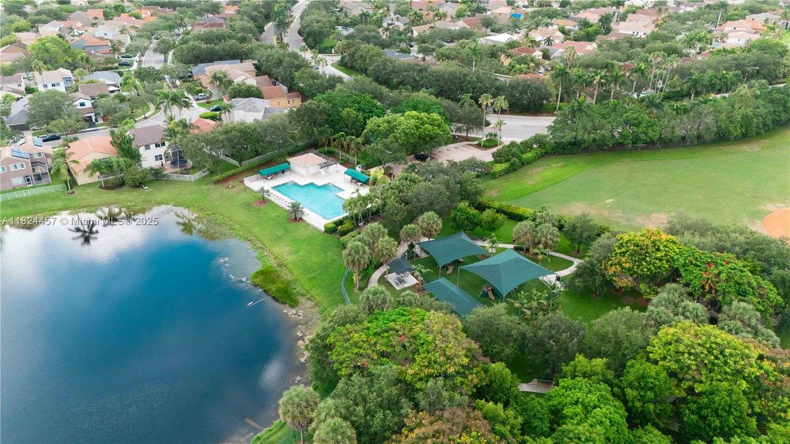 Small Image of 922 FALLING WATER RD, Weston Number 20
