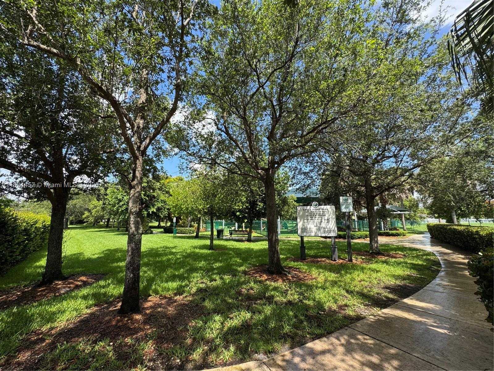 Small Image of 922 FALLING WATER RD, Weston Number 27