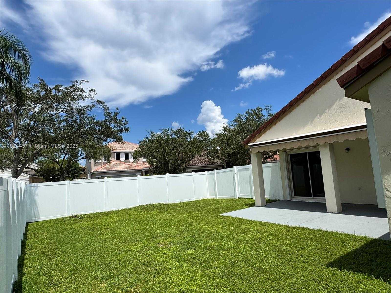 Small Image of 922 FALLING WATER RD, Weston Number 28