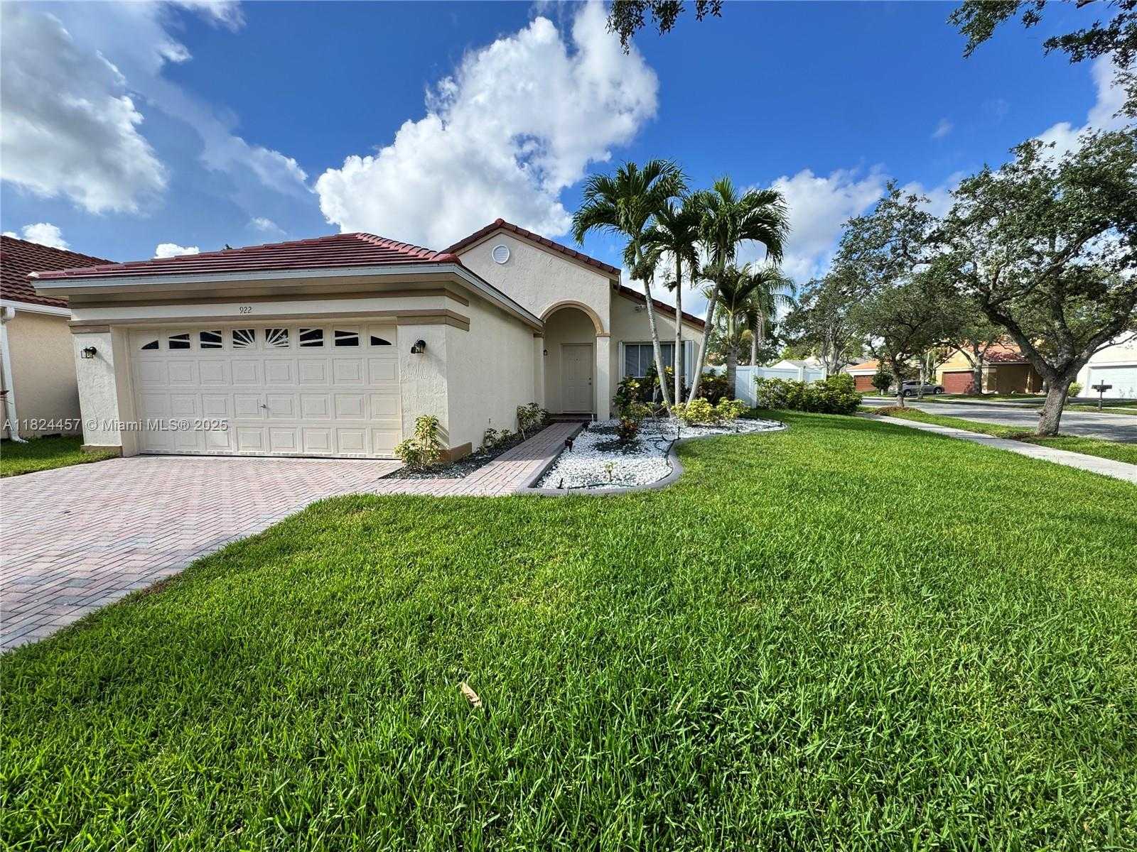 Small Image of 922 FALLING WATER RD, Weston Number 32