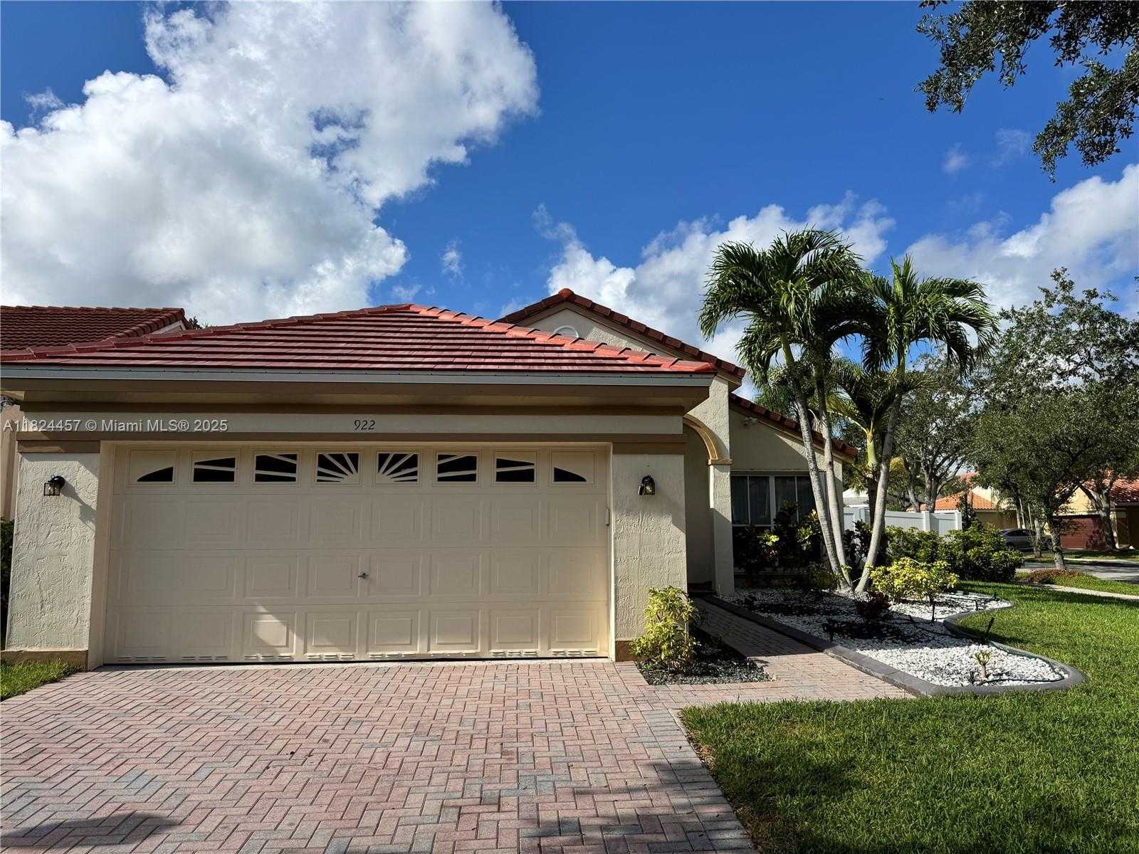 Small Image of 922 FALLING WATER RD, Weston Number 40