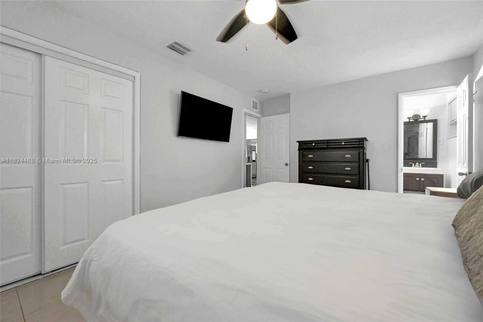 Small Image of 5576 SOUTH WEST 7TH ST, Margate Number 13