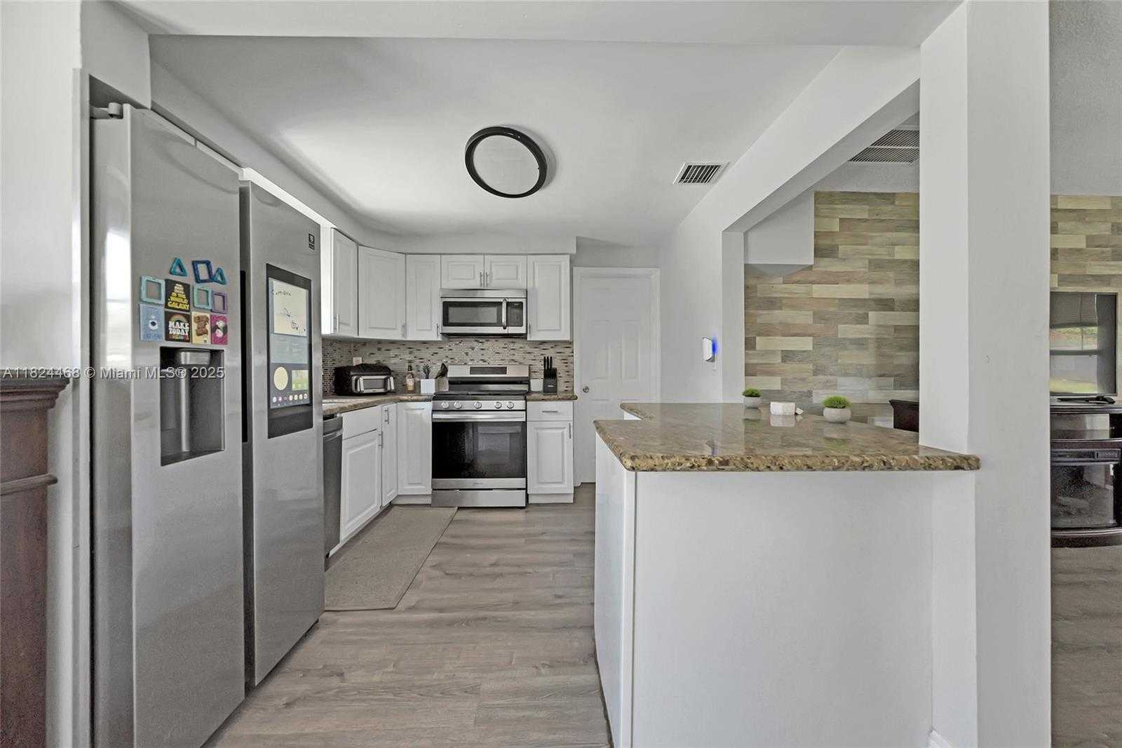Small Image of 5576 SOUTH WEST 7TH ST, Margate Number 6