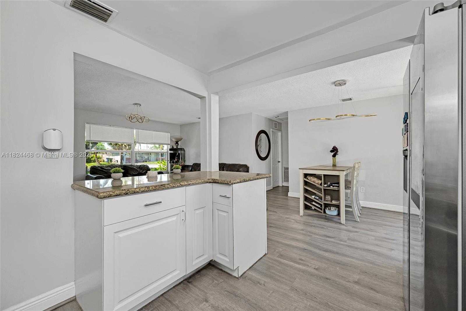 Small Image of 5576 SOUTH WEST 7TH ST, Margate Number 8
