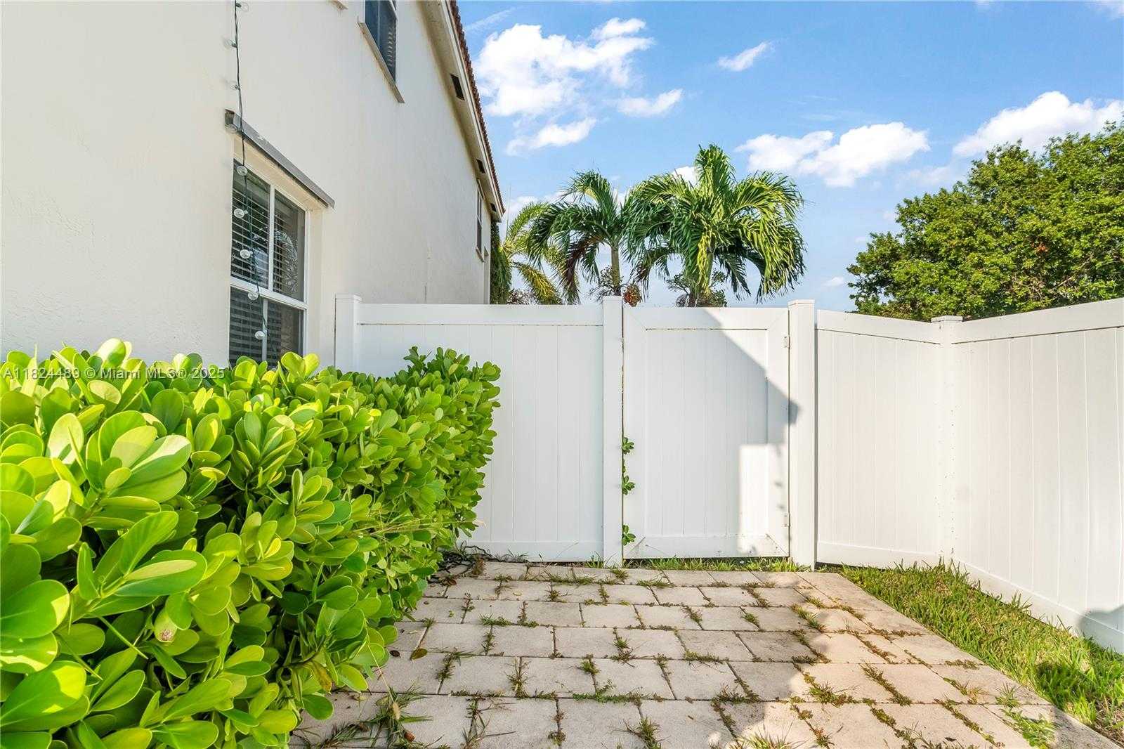 Small Image of 7400 VISCAYA CIR, Margate Number 17