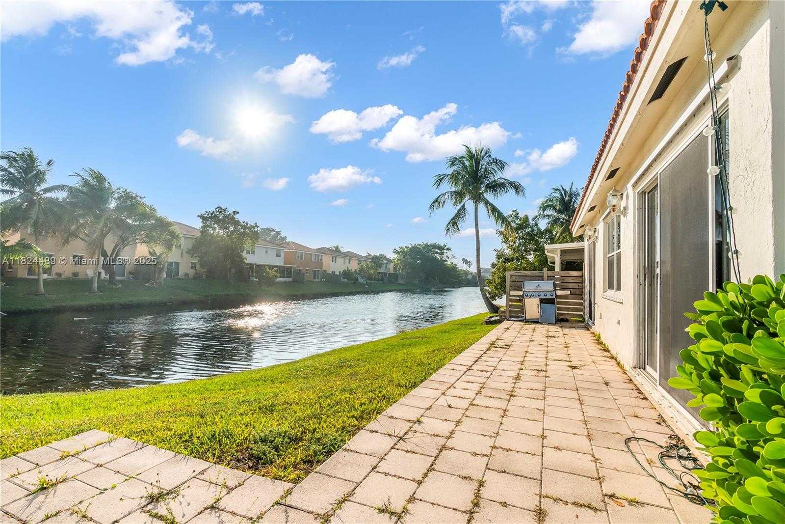Small Image of 7400 VISCAYA CIR, Margate Number 18