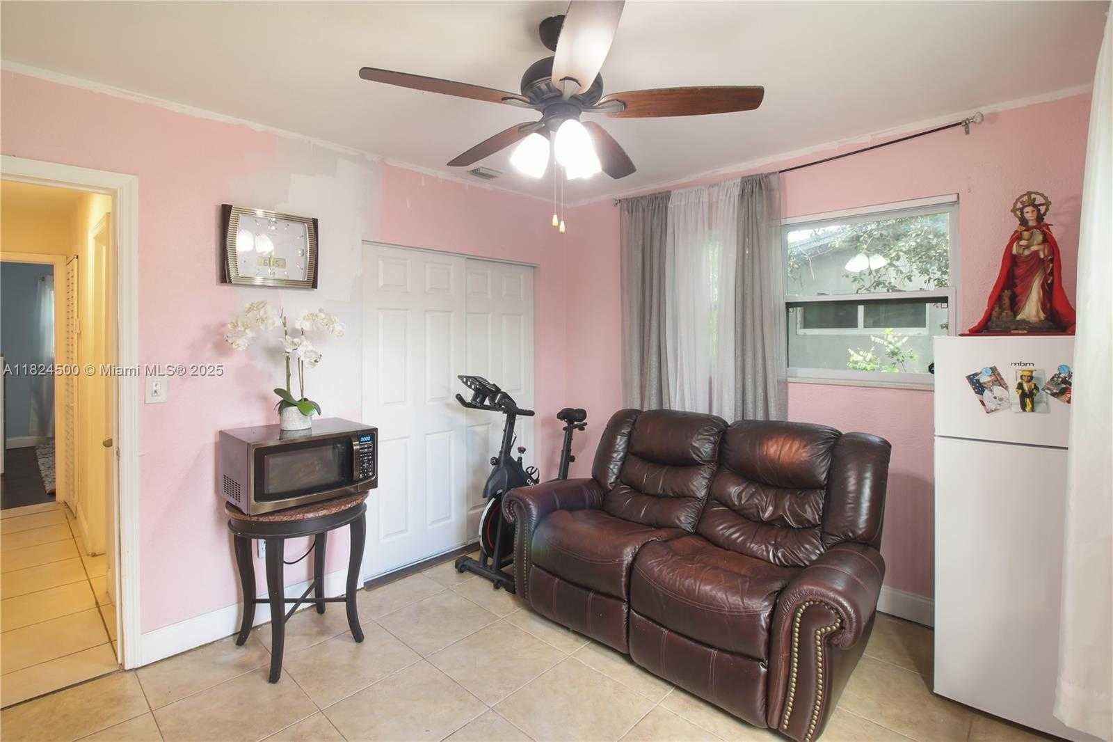 Small Image of 6459 EVANS ST, Hollywood Number 12