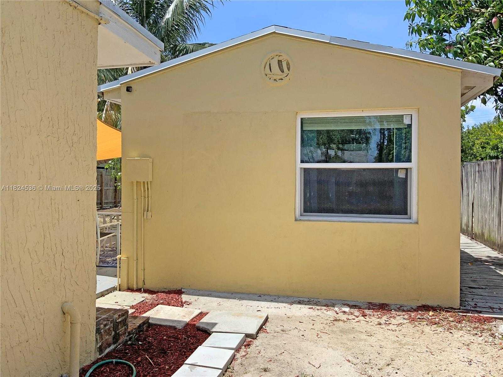 Small Image of 2714 FILLMORE ST, Hollywood Number 13