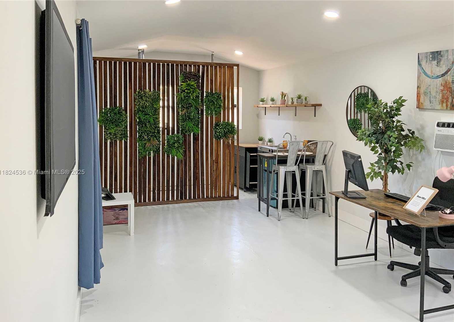 Small Image of 2714 FILLMORE ST, Hollywood Number 18