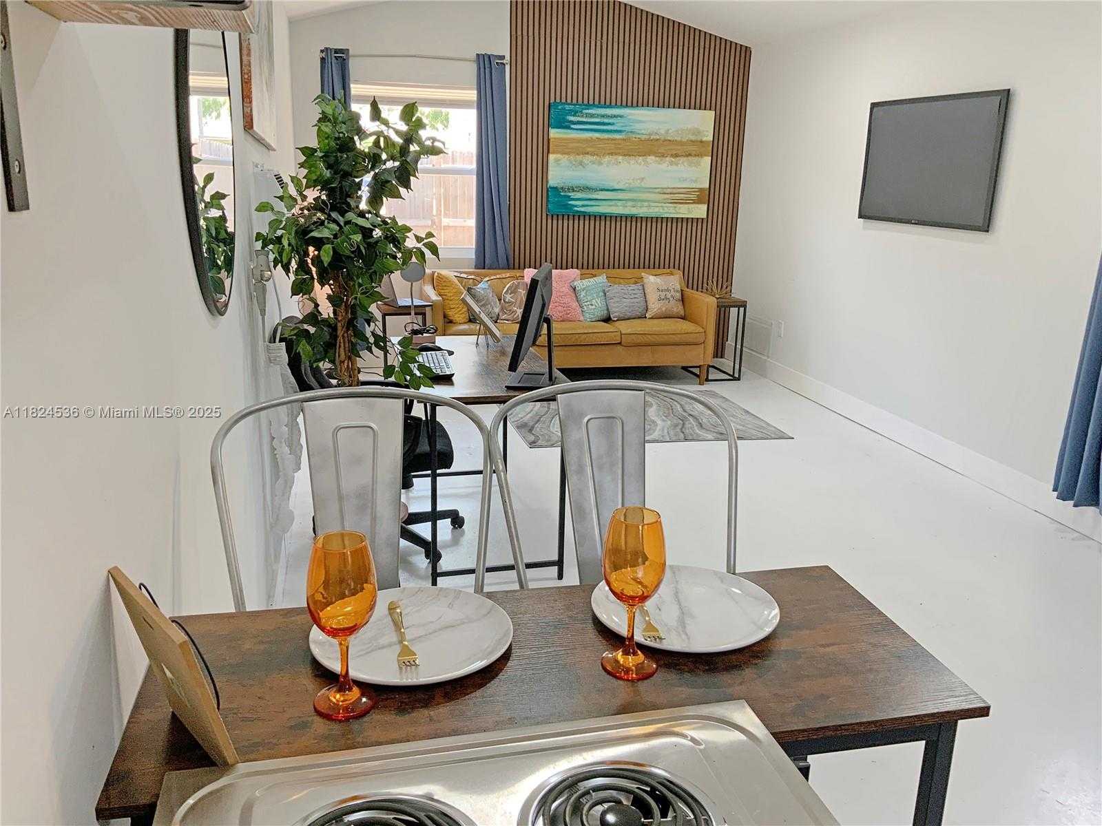 Small Image of 2714 FILLMORE ST, Hollywood Number 19