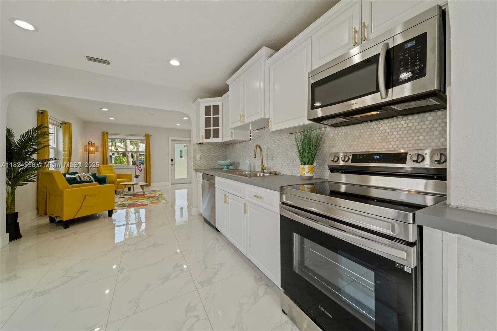 Small Image of 2714 FILLMORE ST, Hollywood Number 4
