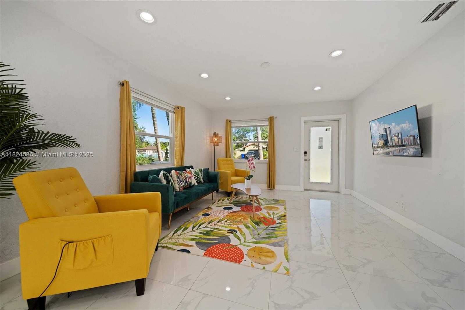 Small Image of 2714 FILLMORE ST, Hollywood Number 5