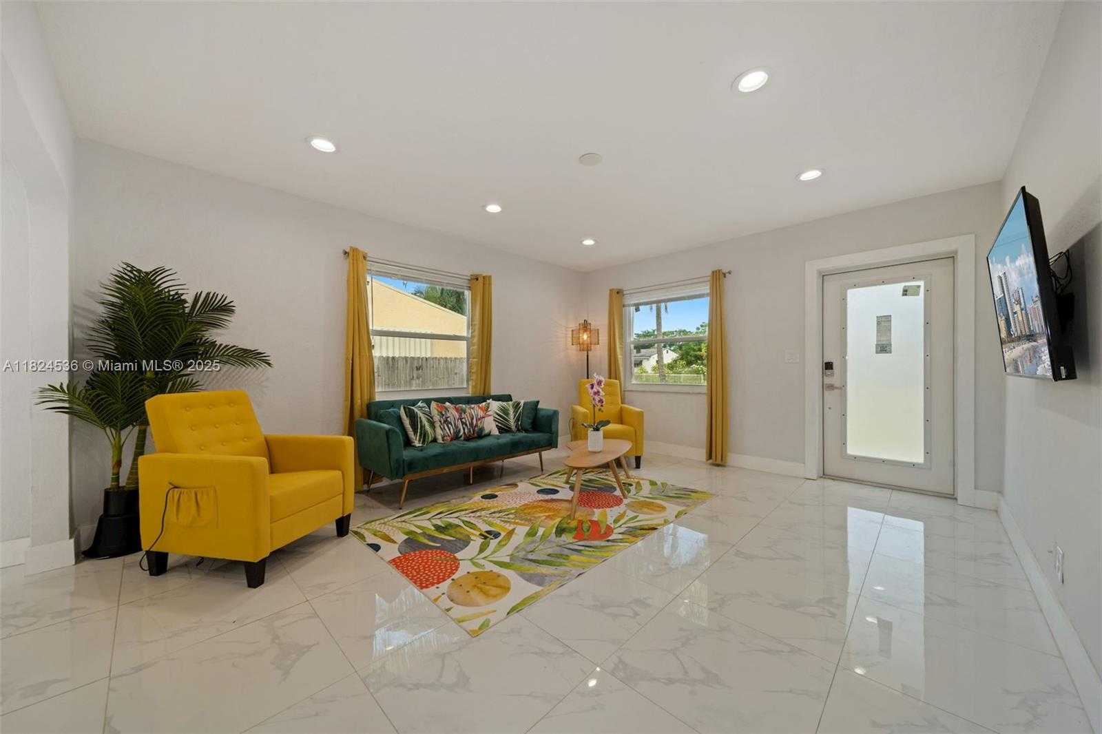 Small Image of 2714 FILLMORE ST, Hollywood Number 6