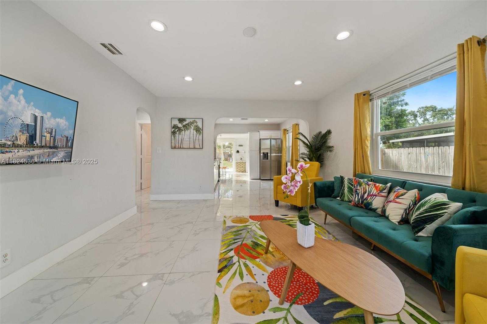 Small Image of 2714 FILLMORE ST, Hollywood Number 7