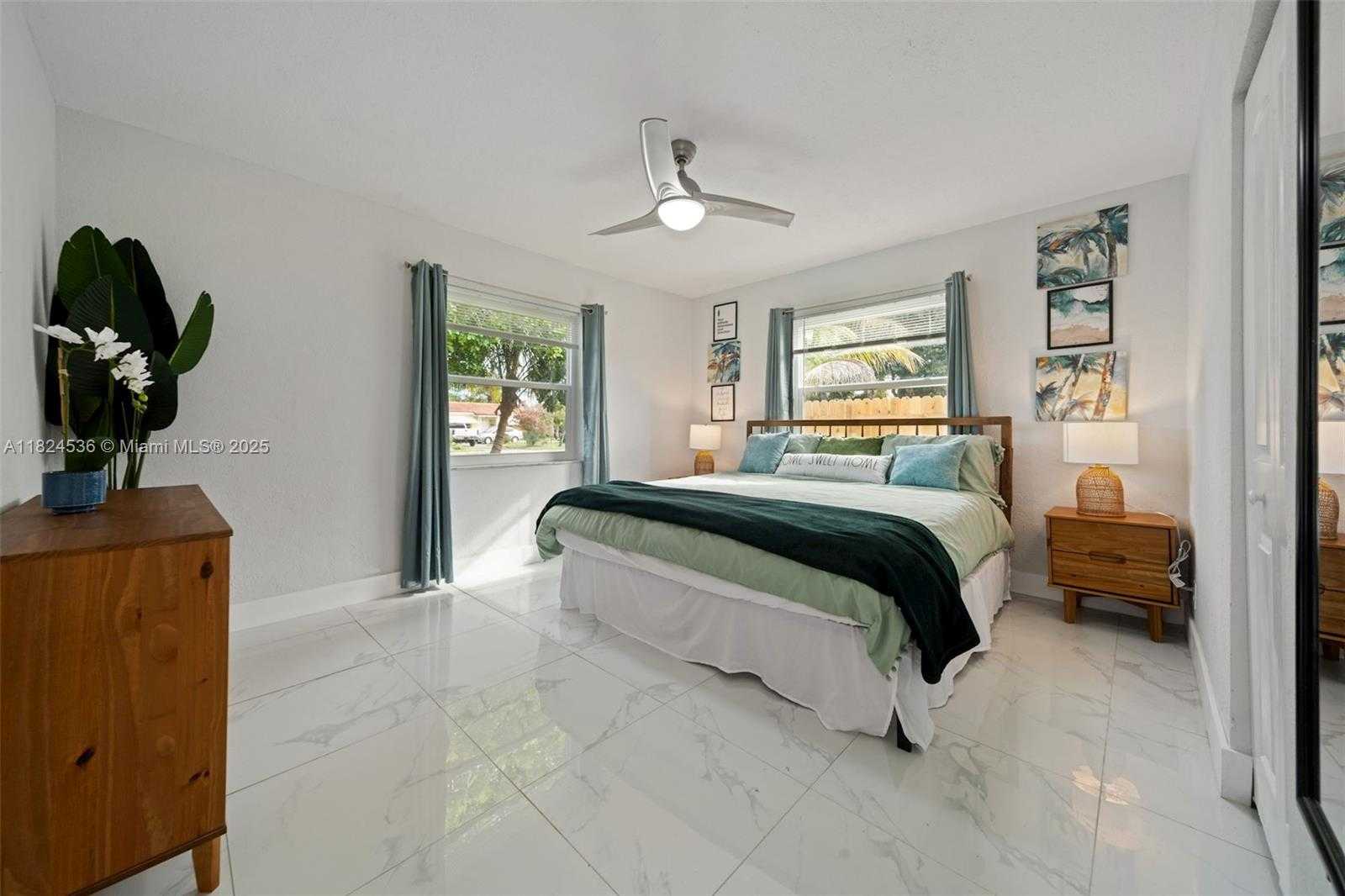 Small Image of 2714 FILLMORE ST, Hollywood Number 8