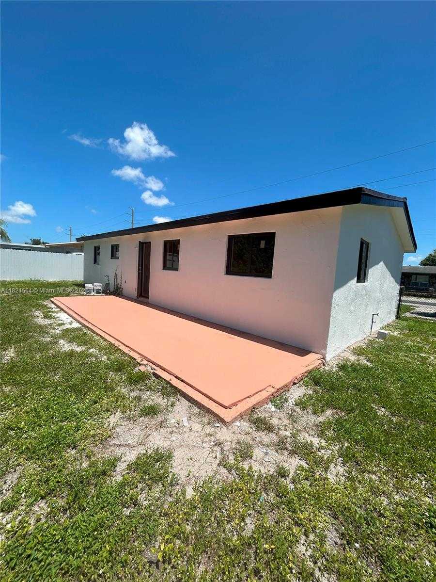 Small Image of 2971 NORTH WEST 179TH ST, Miami Gardens Number 6