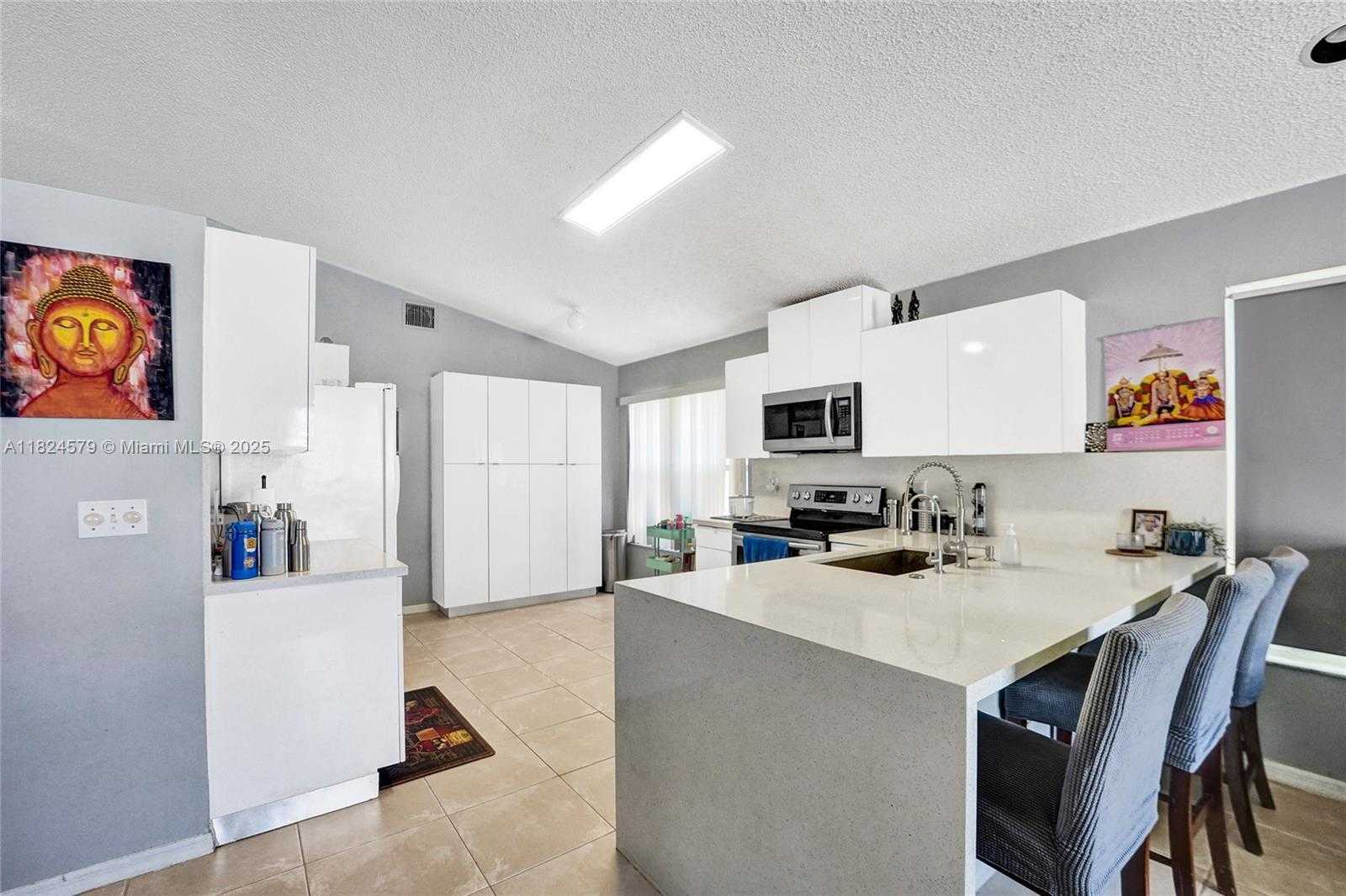 Small Image of 530 SOUTH WEST 182ND WAY, Pembroke Pines Number 4