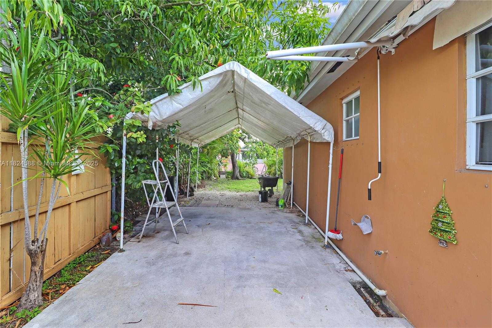 Small Image of 11265 SOUTH WEST 53RD TER, Miami Number 23