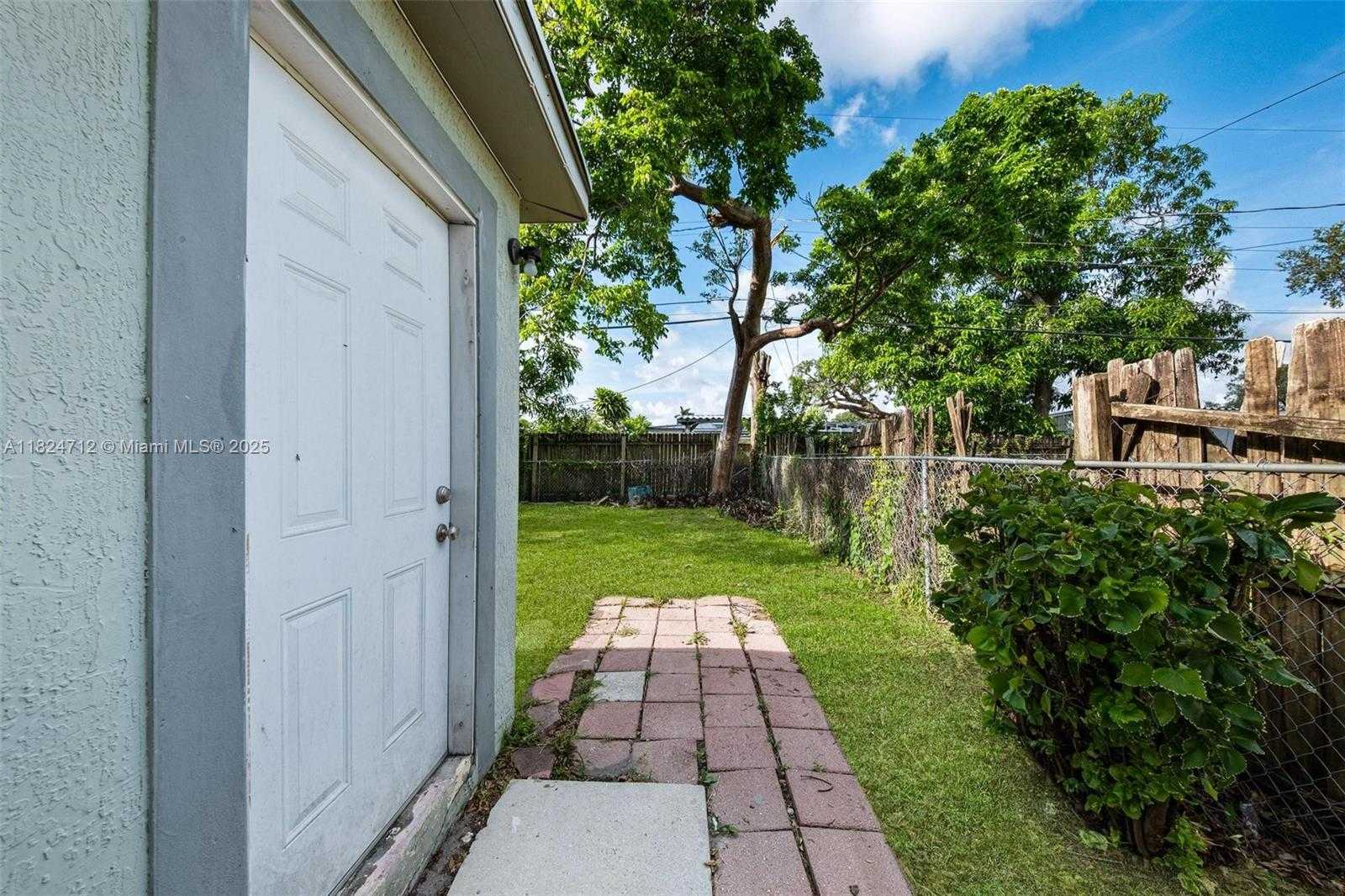 Small Image of 2410 NORTH WEST 170TH TER, Miami Gardens Number 10