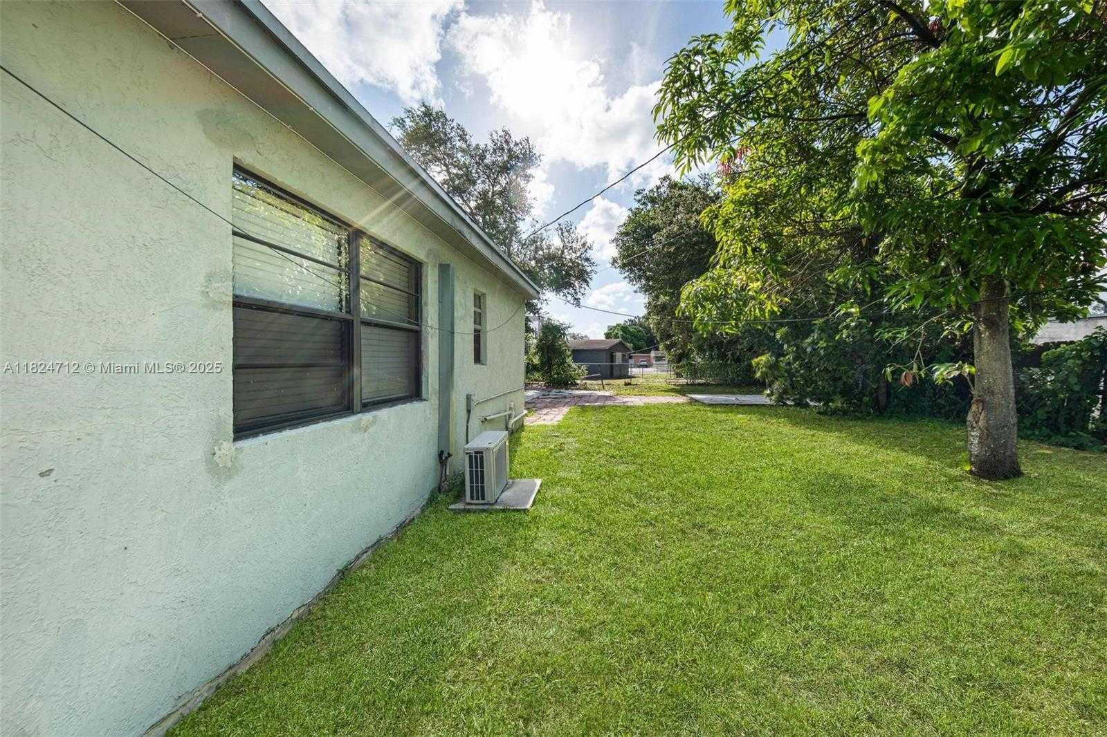 Small Image of 2410 NORTH WEST 170TH TER, Miami Gardens Number 11