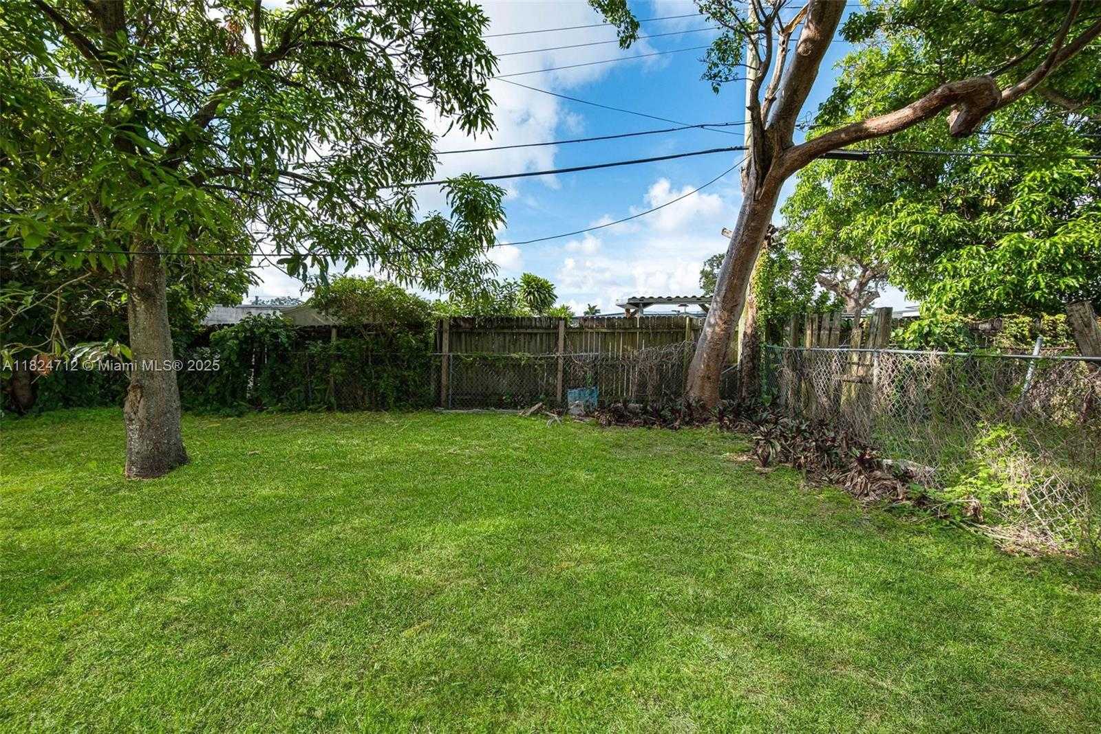 Small Image of 2410 NORTH WEST 170TH TER, Miami Gardens Number 12