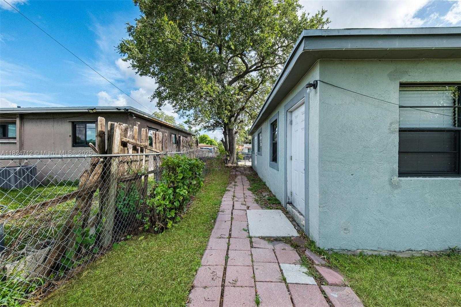 Small Image of 2410 NORTH WEST 170TH TER, Miami Gardens Number 13
