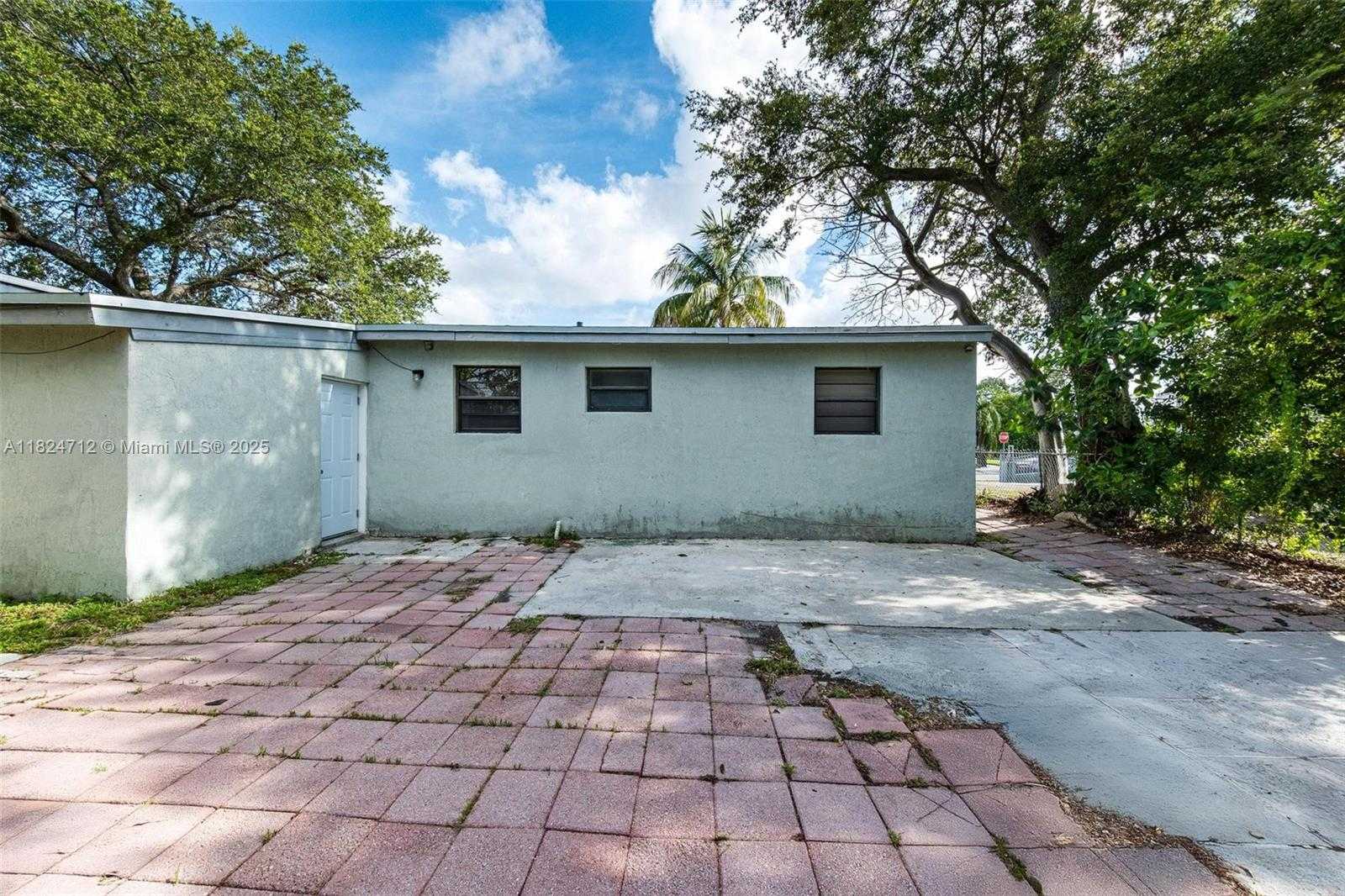 Small Image of 2410 NORTH WEST 170TH TER, Miami Gardens Number 16