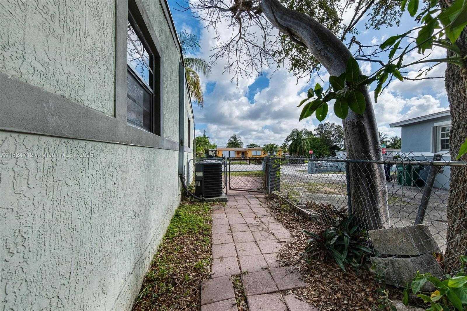 Small Image of 2410 NORTH WEST 170TH TER, Miami Gardens Number 17