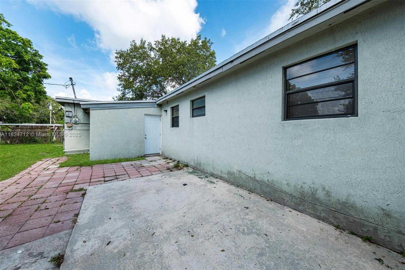 Small Image of 2410 NORTH WEST 170TH TER, Miami Gardens Number 18