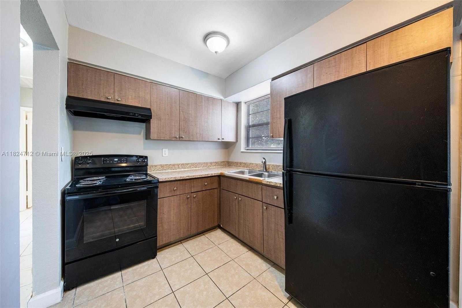 Small Image of 2410 NORTH WEST 170TH TER, Miami Gardens Number 26
