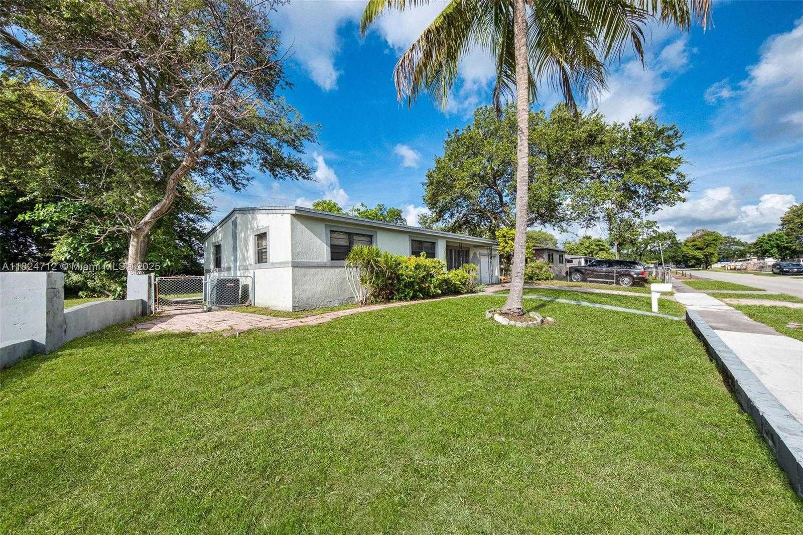 Small Image of 2410 NORTH WEST 170TH TER, Miami Gardens Number 3