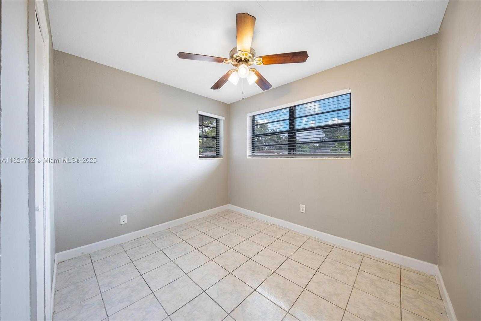 Small Image of 2410 NORTH WEST 170TH TER, Miami Gardens Number 30