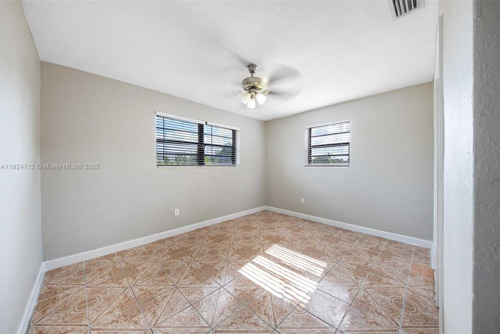 Small Image of 2410 NORTH WEST 170TH TER, Miami Gardens Number 34