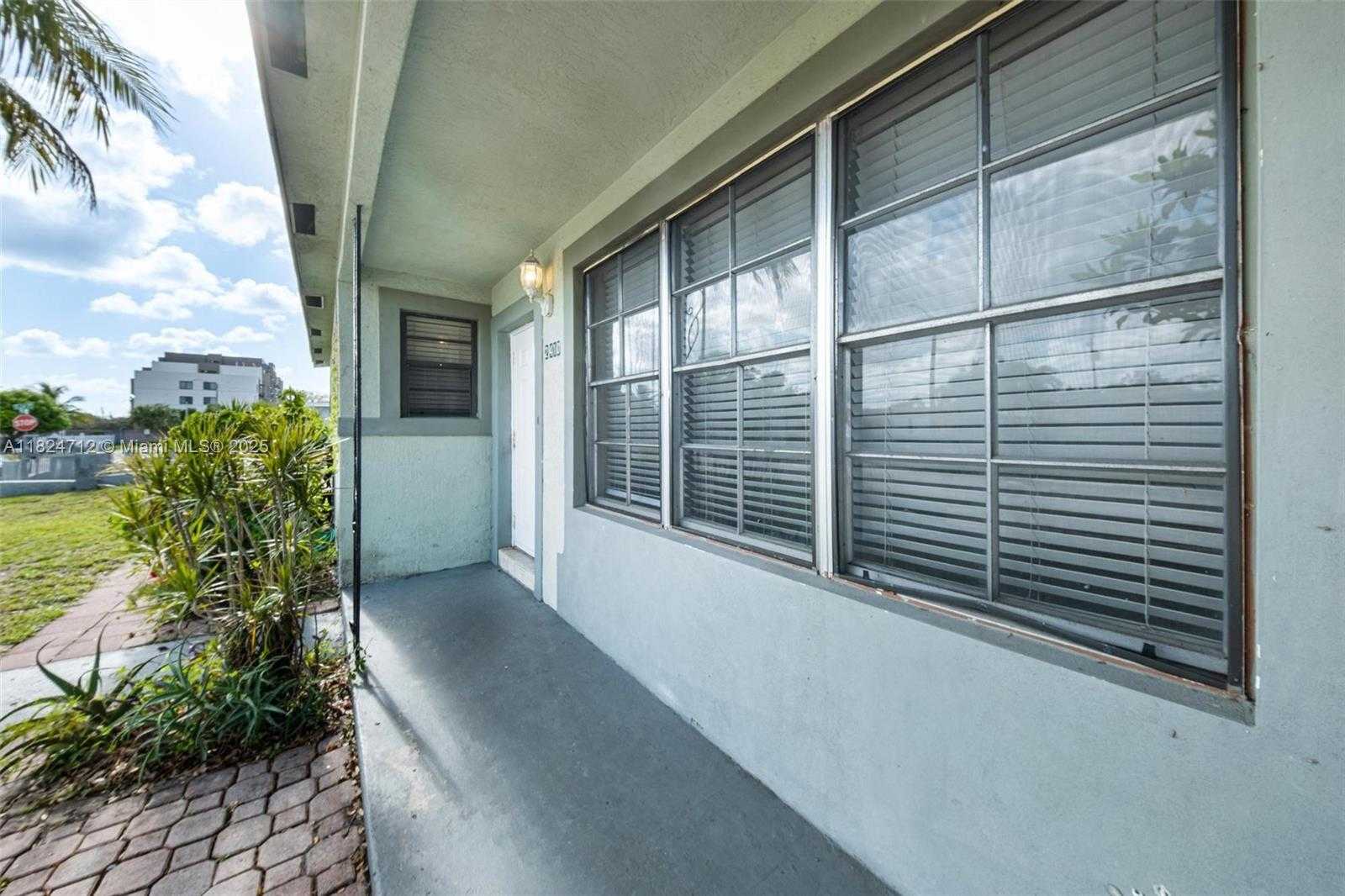 Small Image of 2410 NORTH WEST 170TH TER, Miami Gardens Number 6