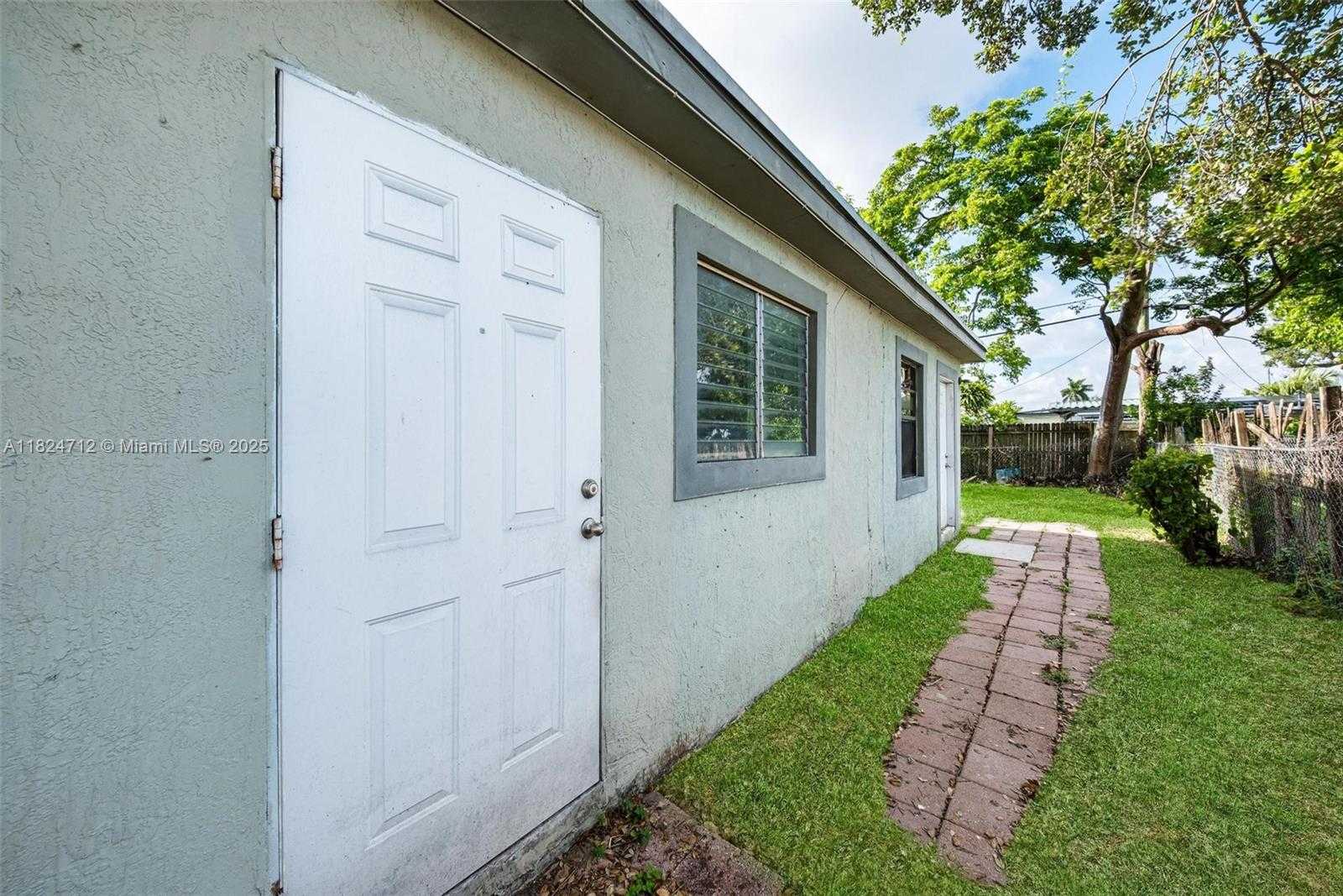 Small Image of 2410 NORTH WEST 170TH TER, Miami Gardens Number 9