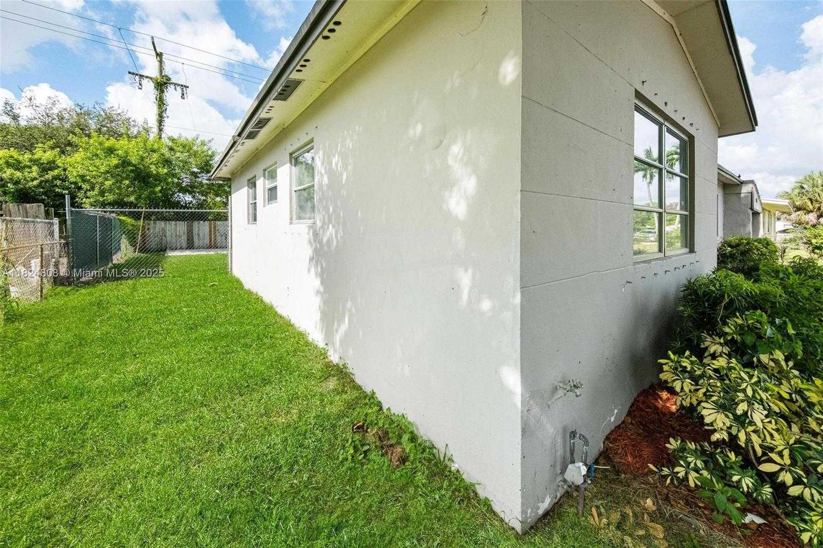 Small Image of 3460 NORTH WEST 1ST ST, Lauderhill Number 4