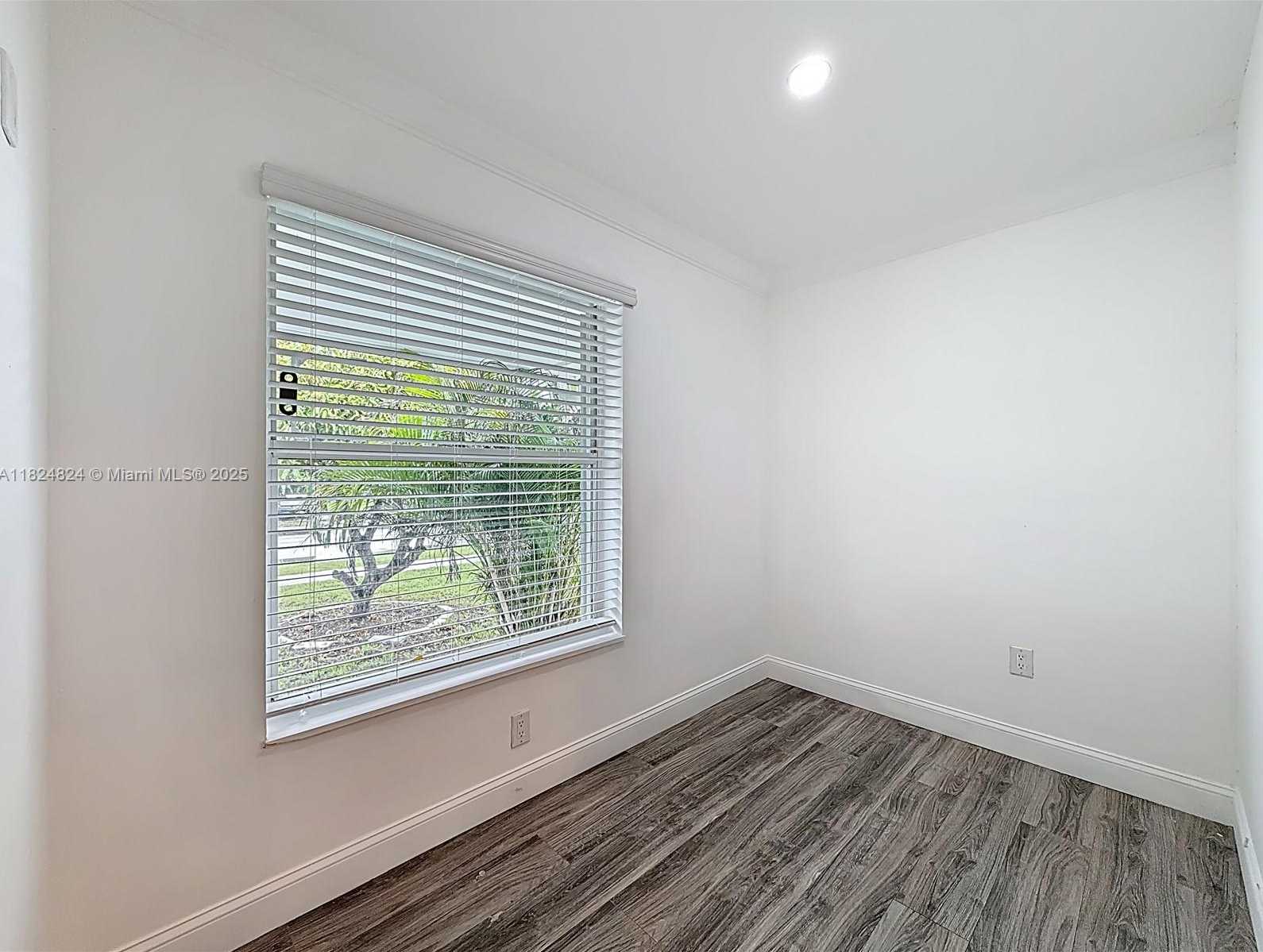Small Image of 6464 MCCLELLAN ST, Hollywood Number 14