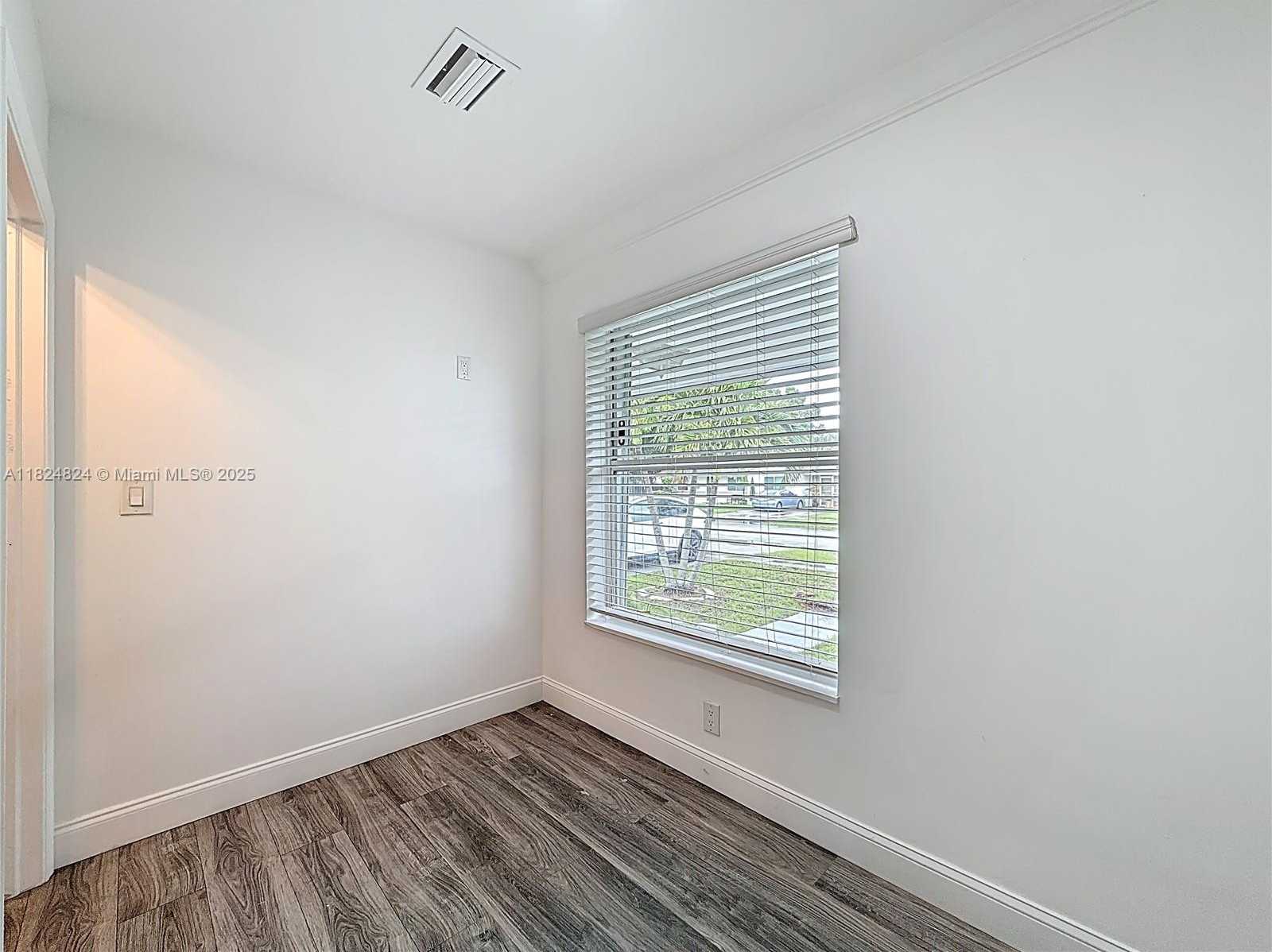 Small Image of 6464 MCCLELLAN ST, Hollywood Number 15