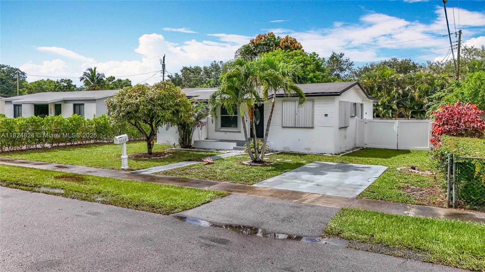Small Image of 6464 MCCLELLAN ST, Hollywood Number 3